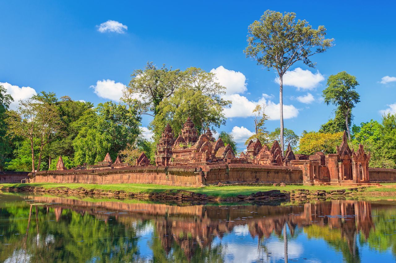 Begin your historical exploration with Banteay Srei’s tranquil ambiance